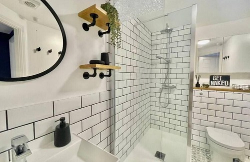 Filton Bed & Breakfast | Lovely2Bed Bristol ApartmentFREE PARKING