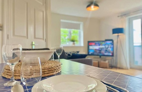 Filton Bed & Breakfast | Lovely2Bed Bristol ApartmentFREE PARKING