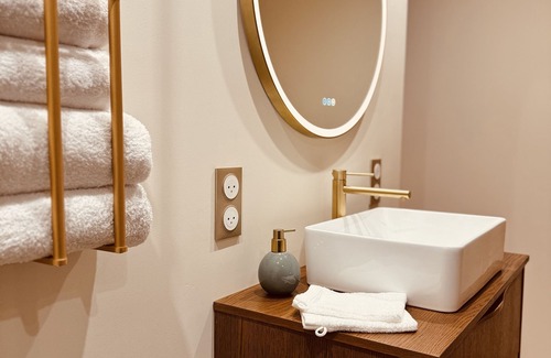 Puget-sur-Argens Apartment | Loveroom, La Suite de L'extase Une Expérience Romantique Sans Égale