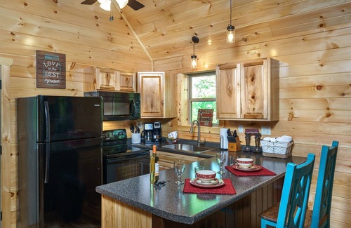 Gatlinburg Cabin | Lover’s Escape - Perfect for Couples!