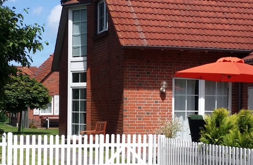 Neßmersiel House | Lovingly furnished, family-friendly holiday home with WiFi and beach chair