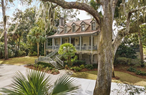 Sea Island House | Low-Country Cottage with Pool 5 minutes from Sea Island Beach
