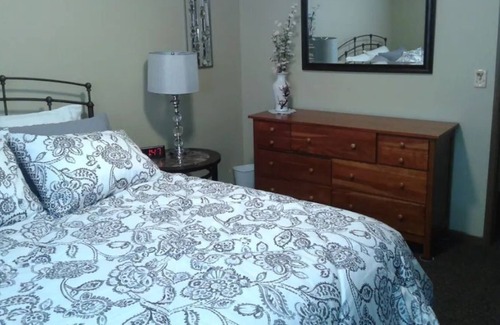 Nevada - Lidgerwood Apartment | Low Monthly Rates - Home Away from Home - Cozy and Comfortable