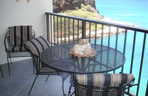 Makaha Condo | LOW RATE LEGAL BEACHFRONT CONDO VIEW FREE PKG/WIFI, POOL,HOT TUB,TENNIS/PICKLE 6