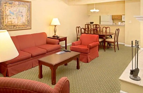 Berkeley Resort | Low Rates for The Historic Powhatan Resort