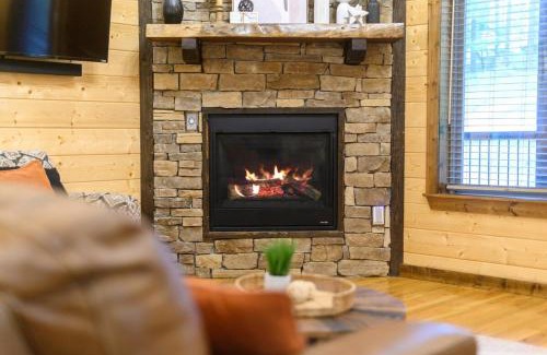 Broken Bow House | Low Rider Lodge - Backs to Pine Forest and ATV Trail Access from Driveway