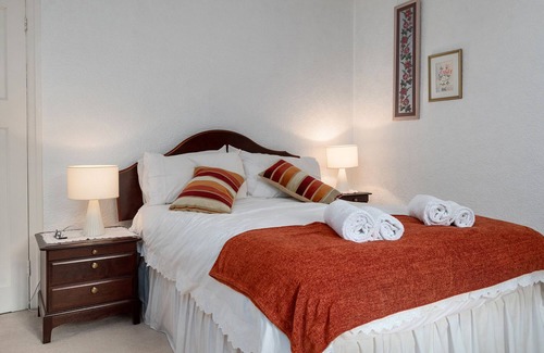 Muker House | Low Rigg, charming Swaledale house, gorgeous garden, dog-friendly, wifi sleeps 6