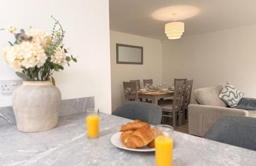 Cheslyn Hay House | Low Street Escape by GB Short Stays
