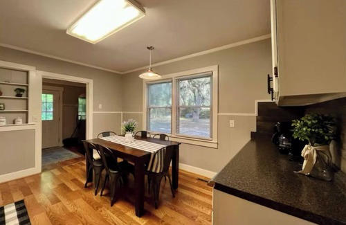 Beaufort House | Lowcountry Retreat - Sleeps 6 - Close to Parris Island!