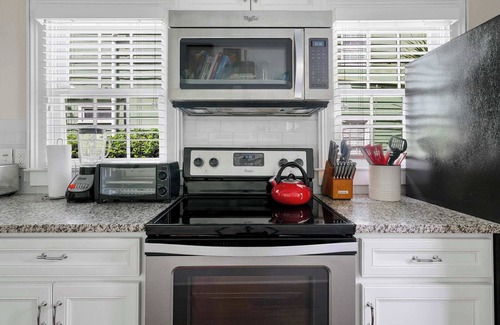 Cannonborough Elliotborough Apartment | Lowcounty Abode | Steps to King, Private 2bd Suite