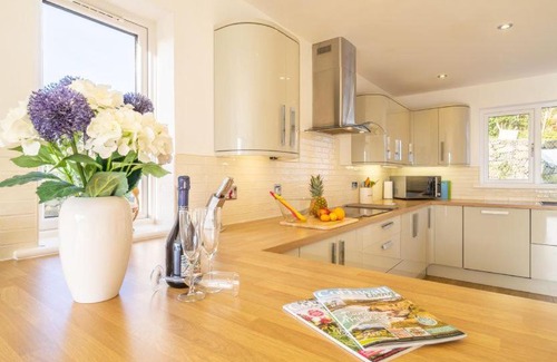 Coverack House | Lowenna
