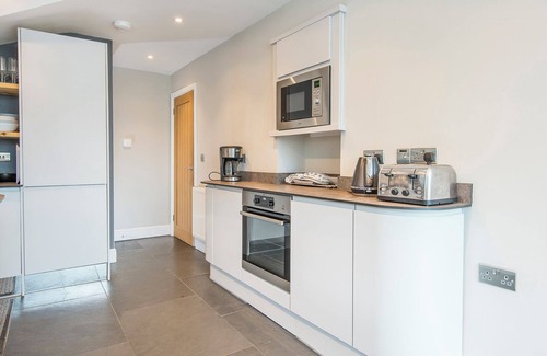 Haverfordwest Cottage | Lower Folly, Holiday Cottage Nolton Haven, Sleeps 8, 4 bedrooms, bathrooms
