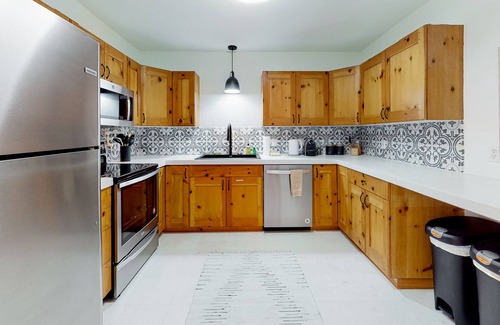 Highland Meadows House | Lower-level dog-friendly in-law suite with mtn views, full kitchen, washer/dryer