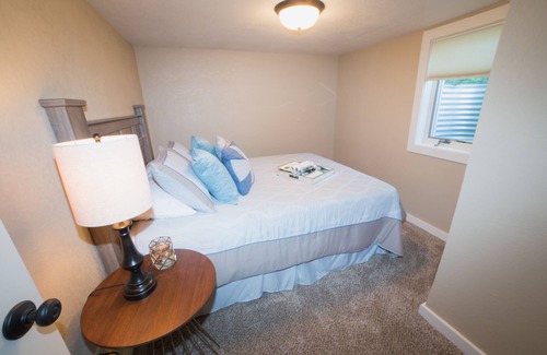 Rimrock House | Lower level sunlit rooms