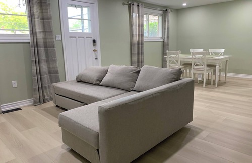 Chippawa House | Lower Unit bungalow Retreat in Chippawa Niagara Fall