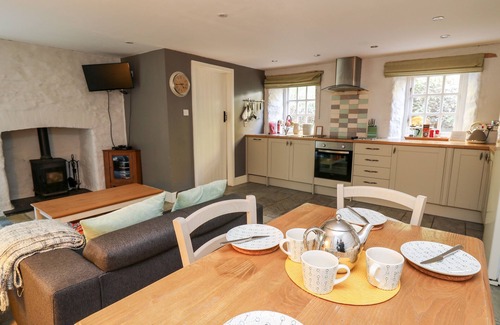Tan-y-groes Cottage | LOWER VESTRY, pet friendly, country holiday cottage in Llangrannog