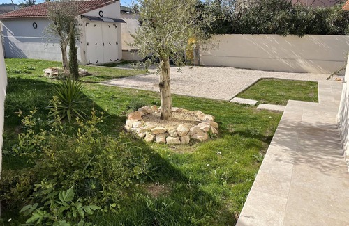 Martigues Villa | Lower villa with 300m2 garden