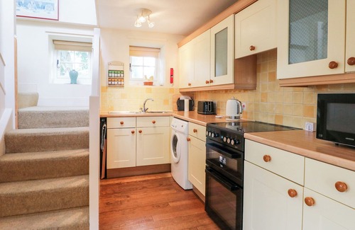 Winchester Cottage | LOWER WHITEFLOOD FARM COTTAGE, pet friendly, with a garden in Twyford
