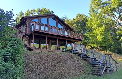 Flippin House | LOWEST FALL RATES ON THE WHITE RIVER! AMAZING FLY & SPIN FISHING IN BACKYARD!