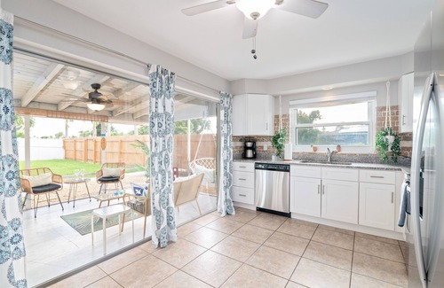 Caloosahatchee House | Lowest Prices of the year! Tropical Oasis 5 min to Downtown+Beach Gear+Hot Tub