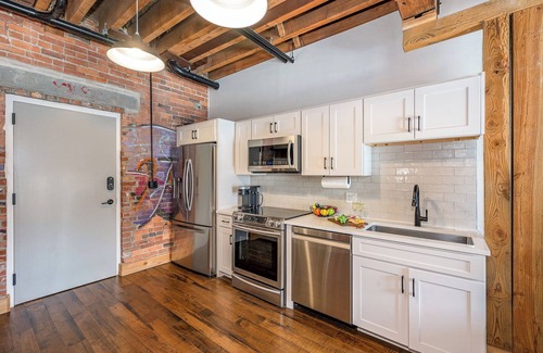 Nashville Cottage | Lowkey - Pool & Gym - Mins to Broadway