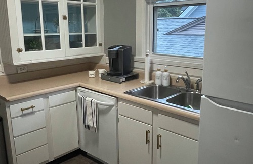 Bonnycastle Apartment | Loxley’s Haven on Sherwoodn