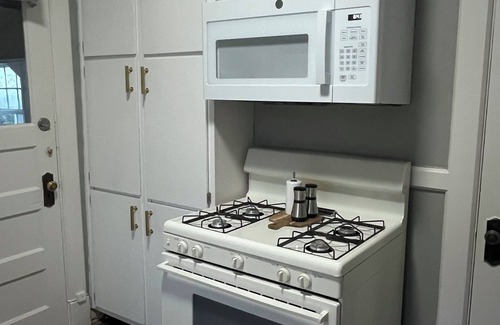 Bonnycastle Apartment | Loxley’s Haven on Sherwoodn