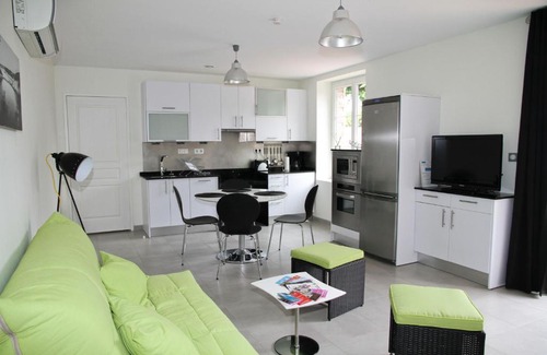 Hendaye Apartment | LOYA - Apt 3*** dans Villa typique avec piscine