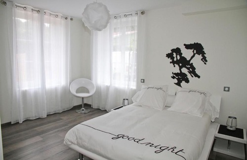 Hendaye Apartment | LOYA - Apt 3*** dans Villa typique avec piscine