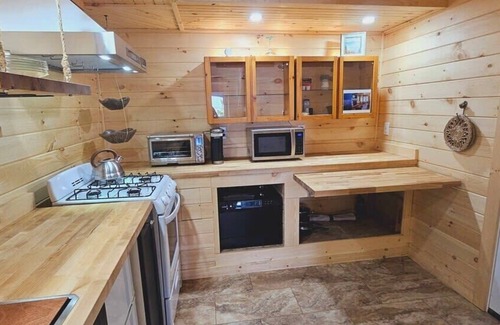 Plattsburgh Apartment | Loza house screened-in porch unit lakefront pets
