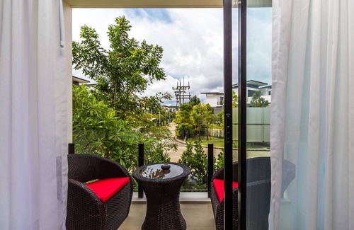 Laguna Villa | LP101 - Private rooftop pool villa in Laguna for 9 people, near restaurants and shops