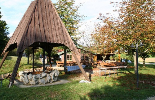 Hayingen House | Ltd-03 Holzblockhaus mit Sw-terrasse für 4 P. mit Haustier - Ferienpark Lauterdörfle