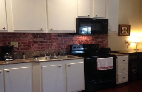 New Iberia Apartment | LU-ZAN SUITES, SUITE B