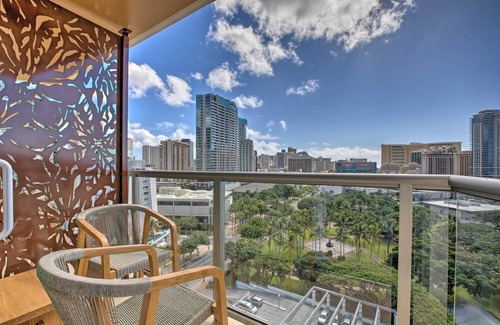 Waikiki Apartment | Luana Waikiki Gem w/Parking - Blocks to Beaches!