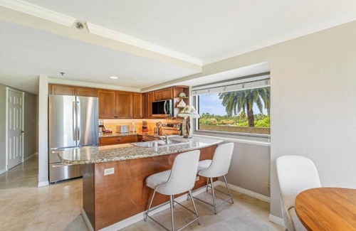 McCully - Moiliili Apartment | Luana Waikiki Hotel & Suites