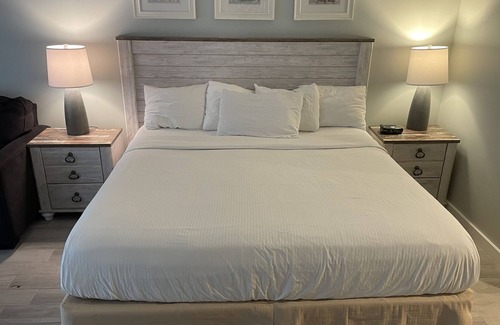 Four Mile Village Condo | Luau Studio Condo with Gulf Views