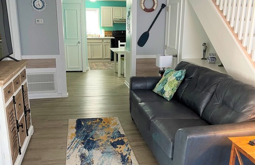 Buckeye Lake House | Lubber's Lane-Remodeled Buckeye Lake Home across from the lake.!