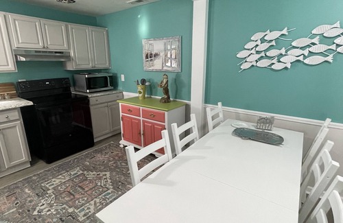 Buckeye Lake House | Lubber's Lane-Remodeled Buckeye Lake Home across from the lake.!