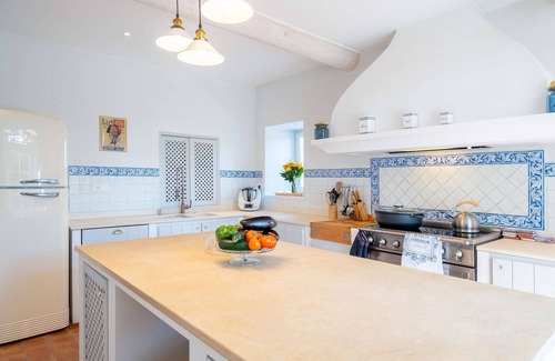 Goult House | Luberon – A magnificent character property – Sleeps 17