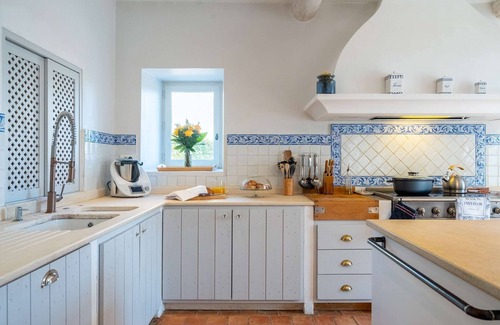 Goult House | Luberon – A magnificent character property – Sleeps 17