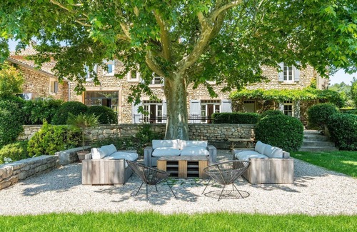 Goult House | Luberon – A magnificent character property – Sleeps 17