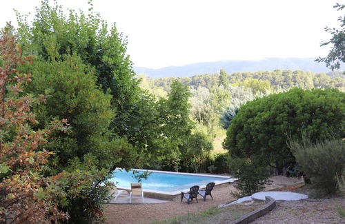 Peypin-d'Aigues House | Luberon quiet house between vineyards and olive groves