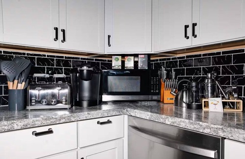 Indianapolis House | Lucas Oil Stadium Sanctuary! Hot Tubs! Games!