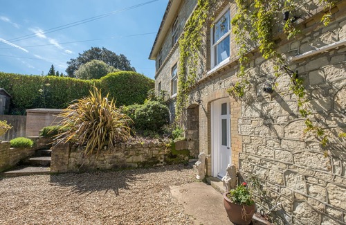 Shanklin Apartment | Luccombe Villa Holiday Apartments - Downs View apartment