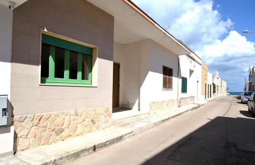 Roca Vecchia House | Luce holiday home with air conditioning for 5 guests