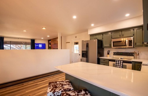 Durango West House | Luck Lodge: Spacious 5br 10m from Main Street with Hot Tub