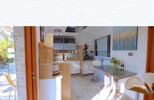 Palm Beach Apartment | LUCKY Beach HOME! Centre of Palm Beach. Walk to Beach, Cafes, Golf Club, Jonah's