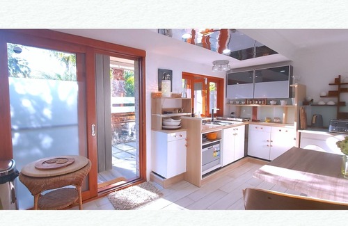 Palm Beach Apartment | LUCKY Beach HOME! Centre of Palm Beach. Walk to Beach, Cafes, Golf Club, Jonah's