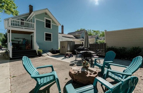 Grand Haven House | Lucky Chuck's cottage in the heart of Grand Haven