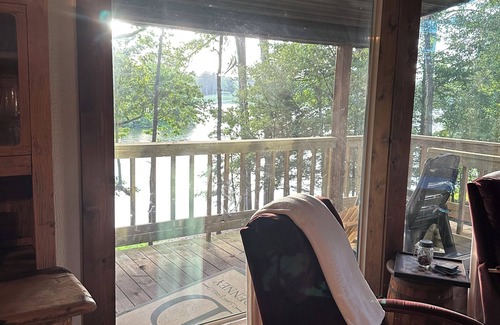 Sanatorium Cabin | Lucky Dog Lakeside Cabin on Prentiss Walker Lake